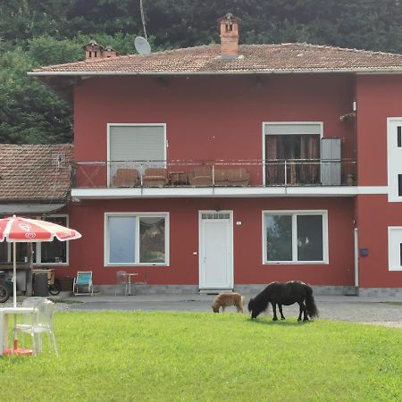 The Horse Hotel Pogno Екстериор снимка